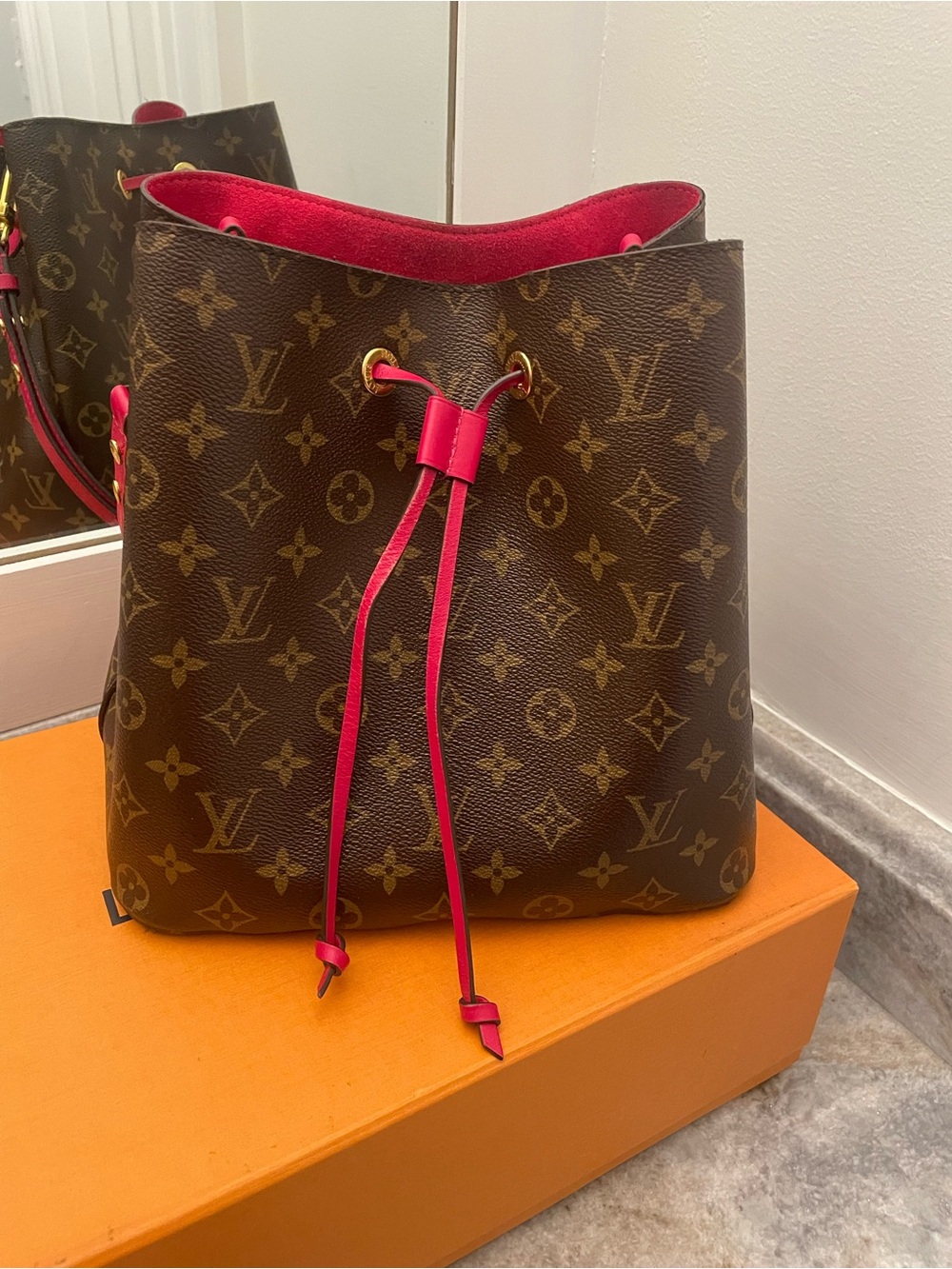 Louis Vuitton neonoe bucket bag